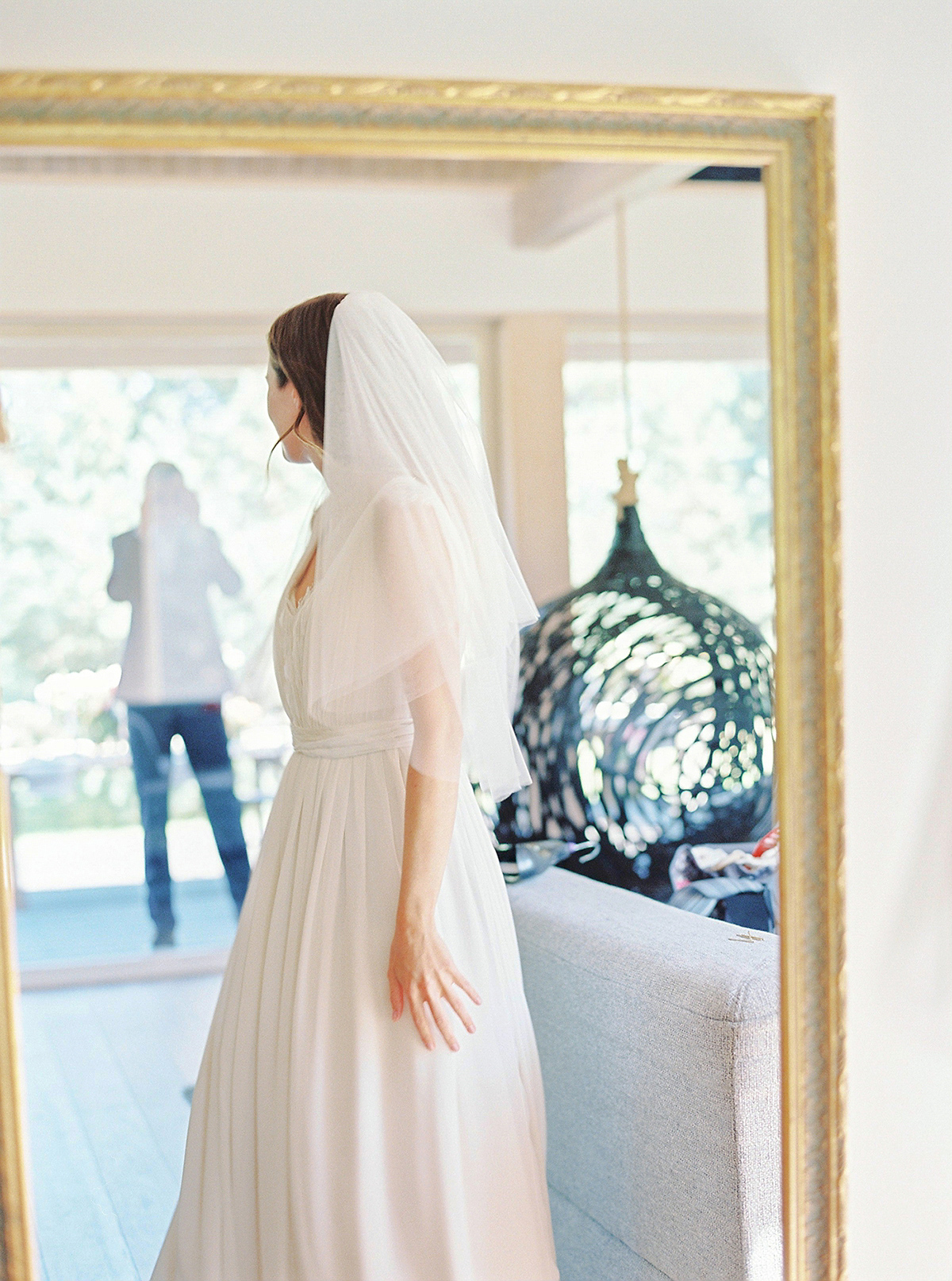 natural elegant barefoot bride latvia beach 17 1