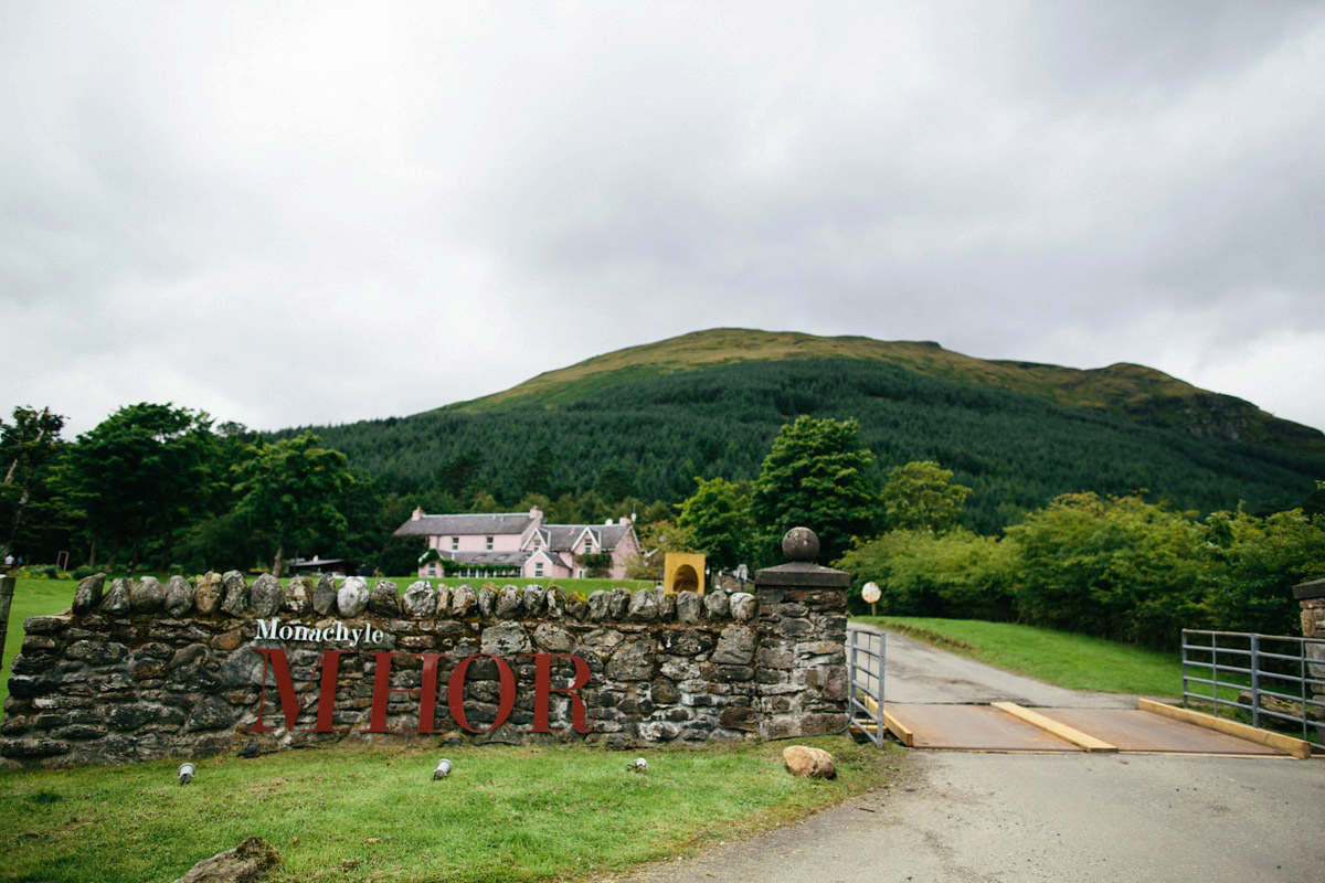 Jillian wore a dusky pink 2-piece dress by Watters for her romantic outdoor wedding ceremony in Scotland. Captured by MIrrorbox Photography.