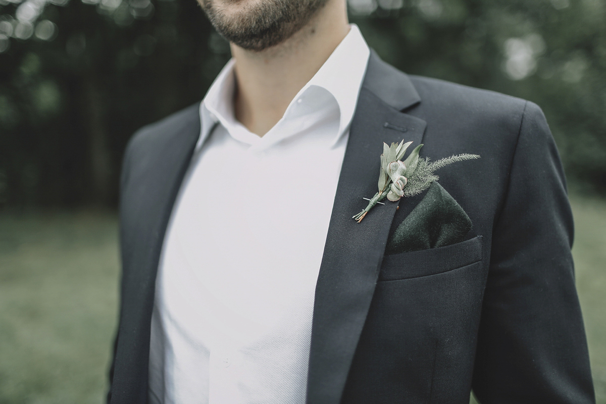 Toria wore a Rue de Seine gown for her natural, organic, Kinfolk inspired and bohemian wedding. Photography by Kat Hill. Toria wore a Rue de Seine gown for her natural, organic, Kinfolk inspired and bohemian wedding. Photography by Kat Hill.