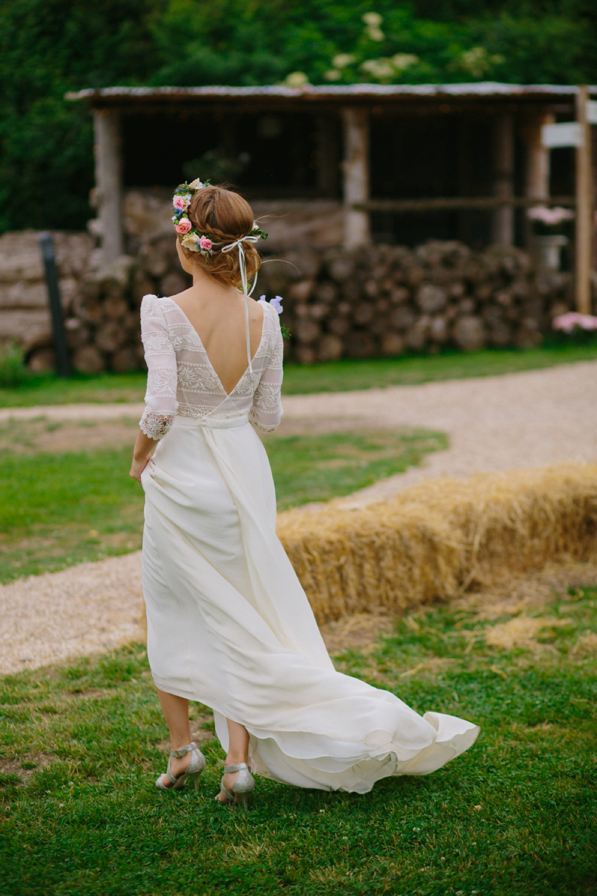 Elizabeth wore a Laure de Sagazan gown for her romantic, fun and colourful Somerset wedding. Photography by The Retreat.