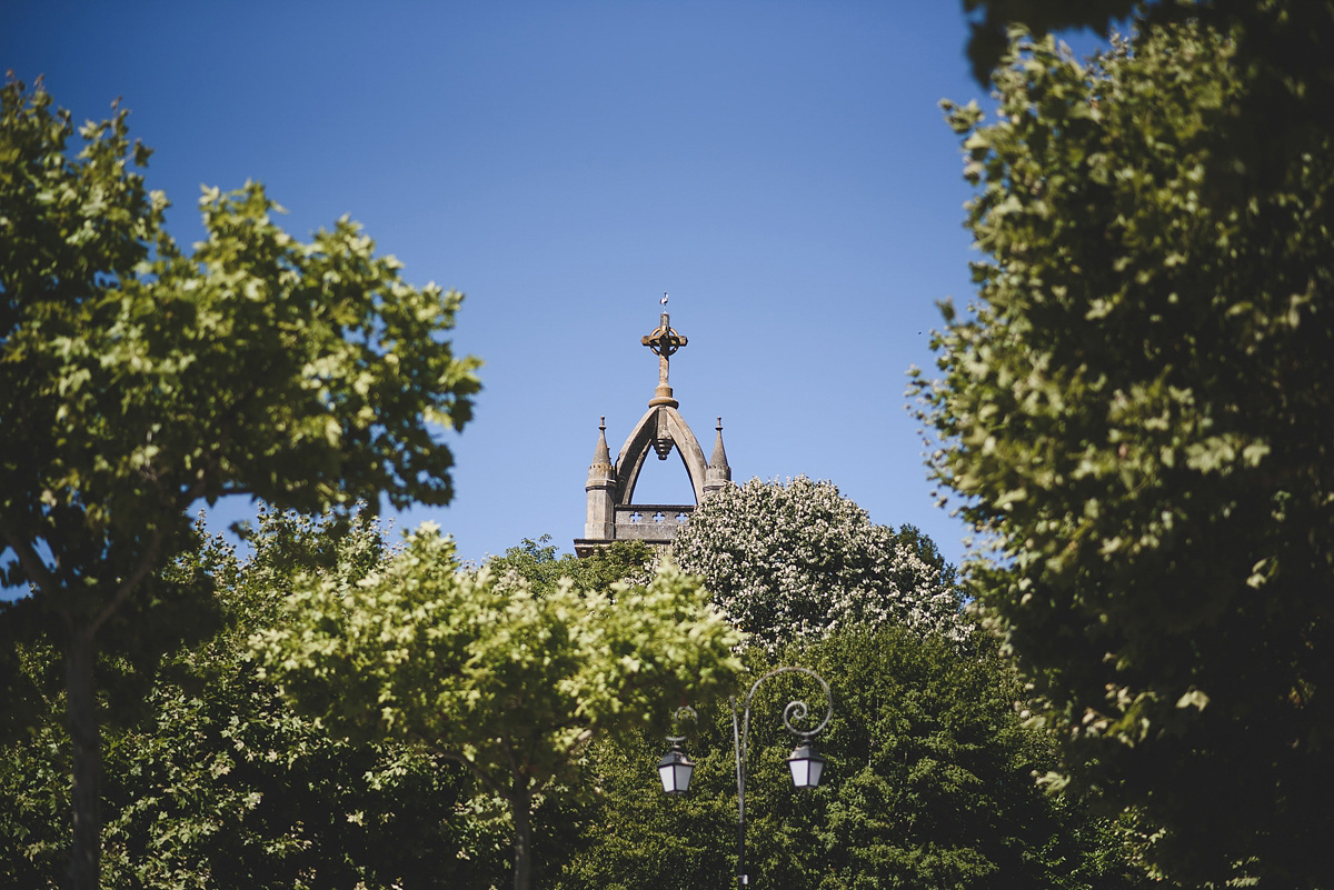 Helaina and Dan had an English country garden-meets French boho chic wedding at Chateau La Durantie in The Dordogne. Photography by Rik Pennington.