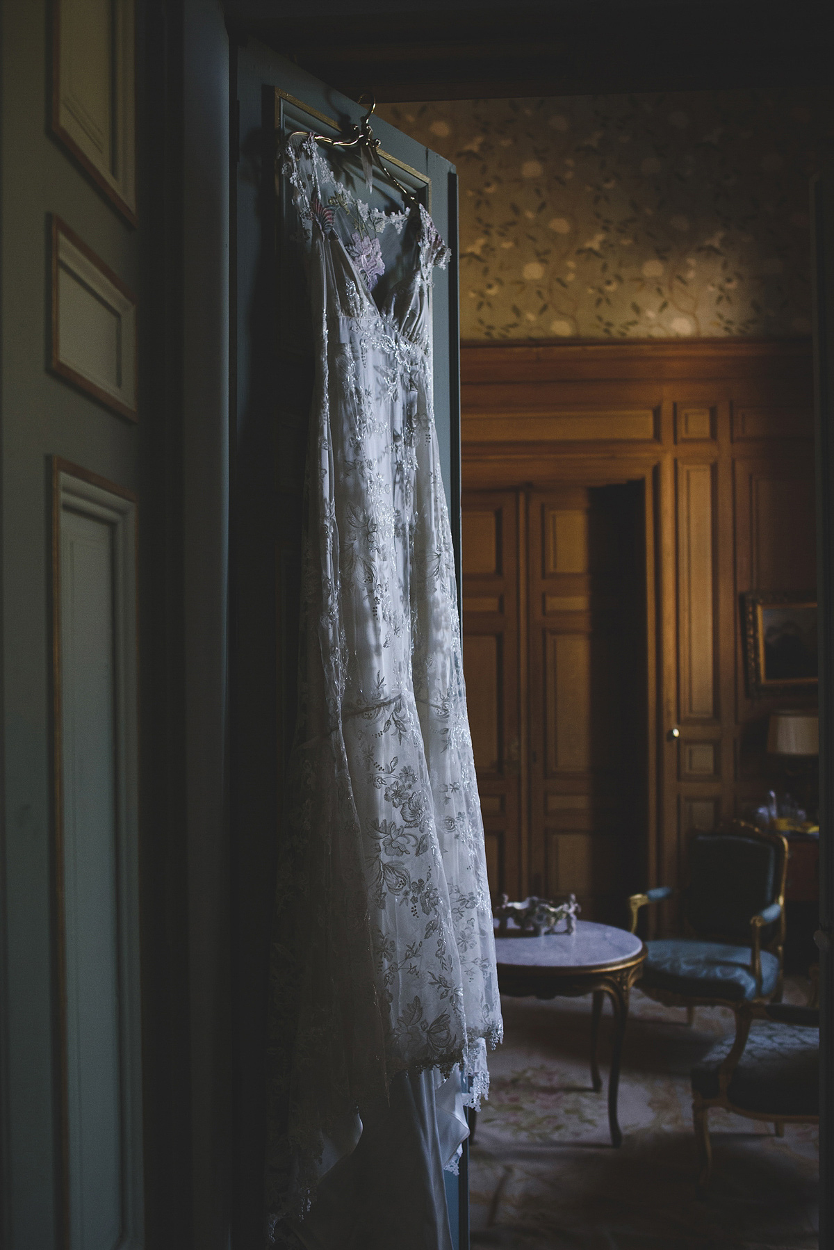 Helaina and Dan had an English country garden-meets French boho chic wedding at Chateau La Durantie in The Dordogne. Photography by Rik Pennington.