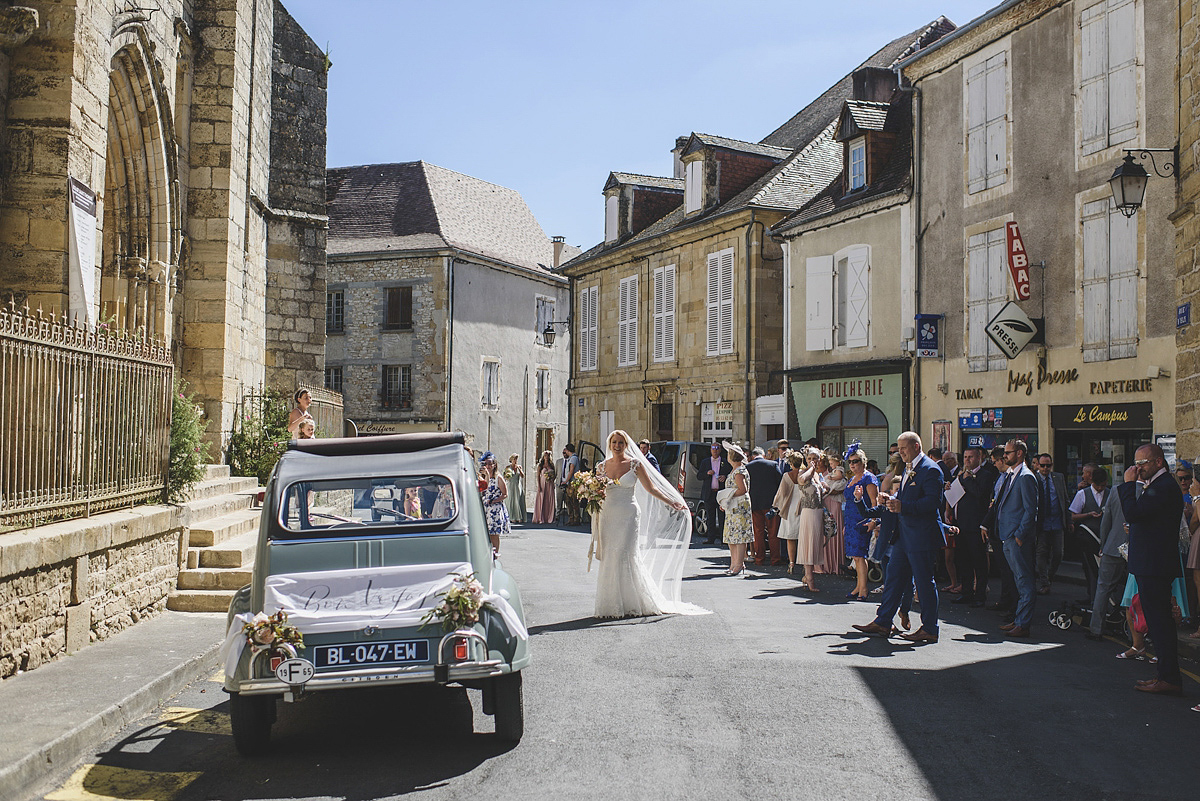 Helaina and Dan had an English country garden-meets French boho chic wedding at Chateau La Durantie in The Dordogne. Photography by Rik Pennington.