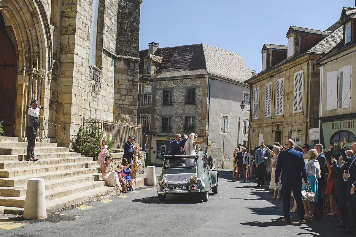 Helaina and Dan had an English country garden-meets French boho chic wedding at Chateau La Durantie in The Dordogne. Photography by Rik Pennington.