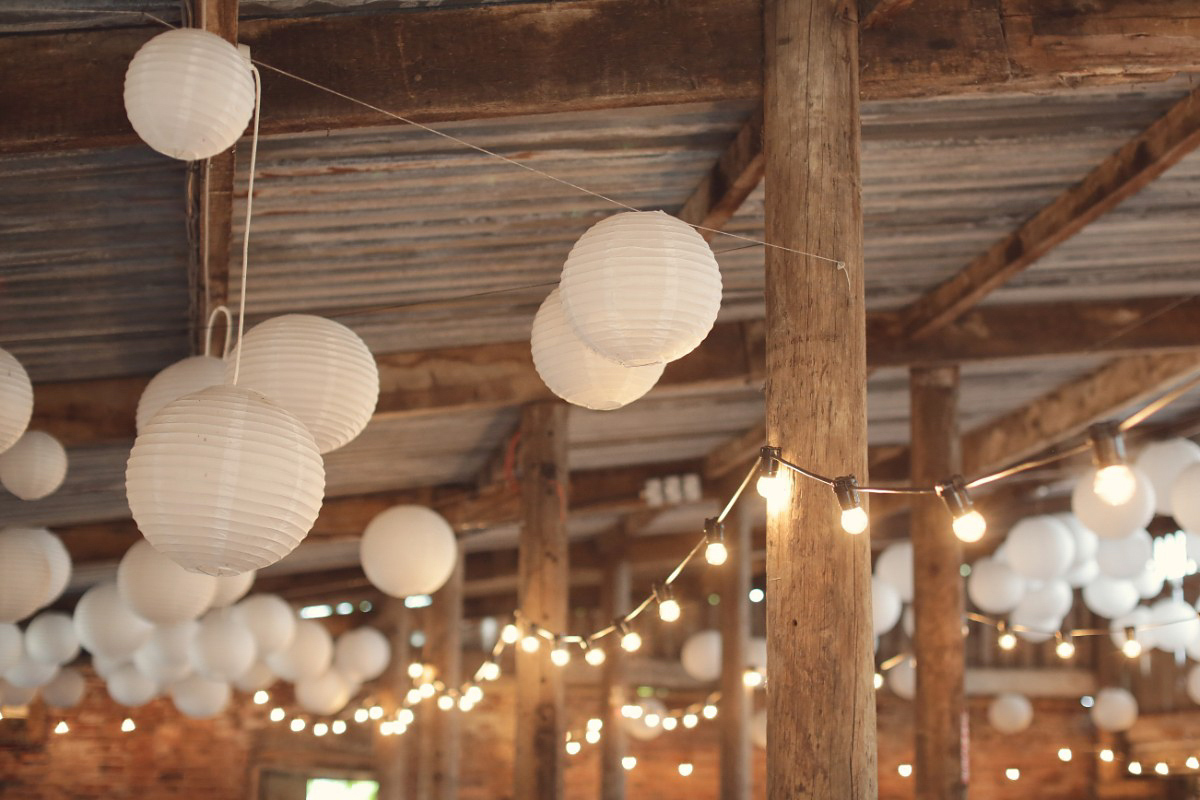 Laure de Sagazan colourful barn wedding 10 1