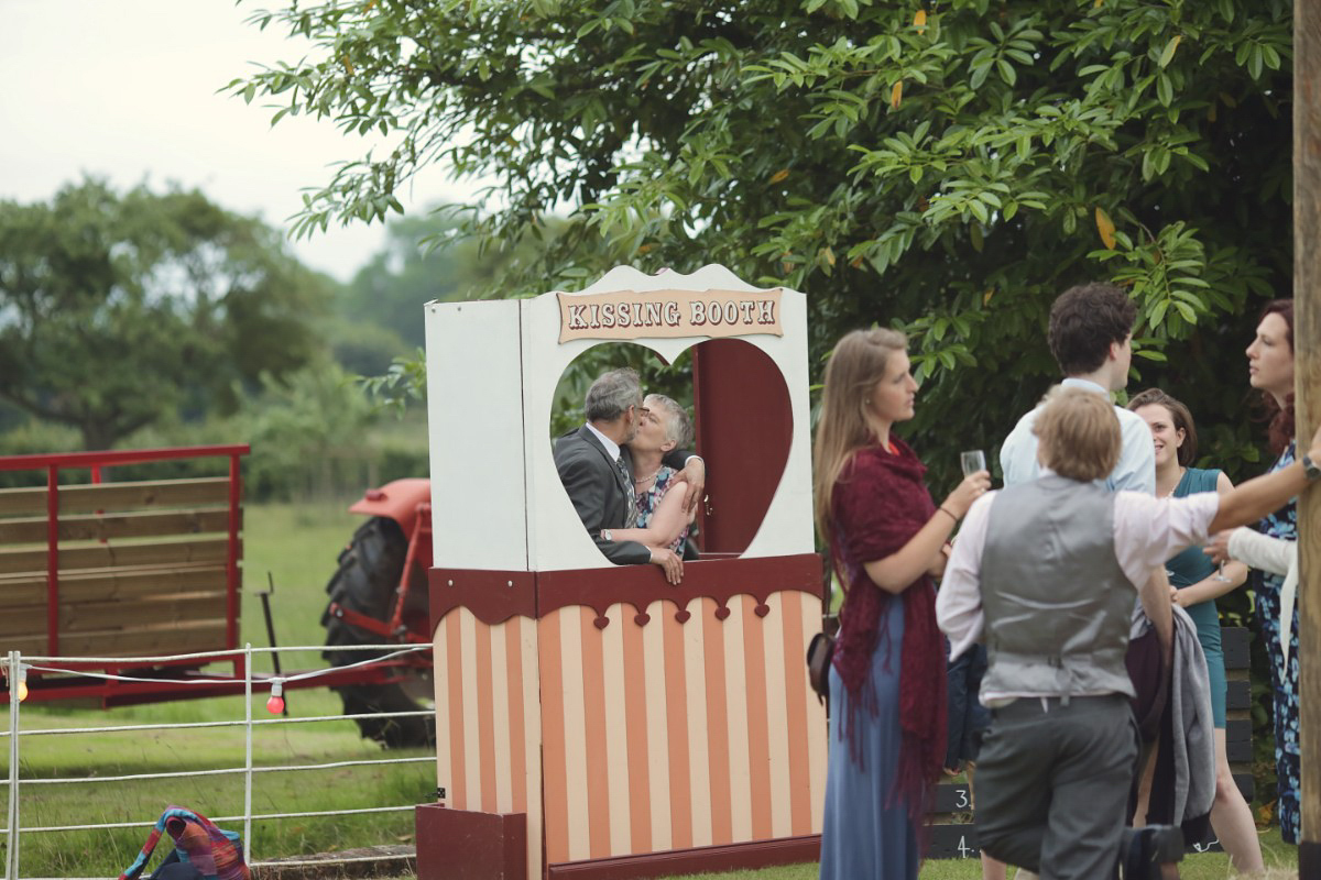 Laure de Sagazan colourful barn wedding 35 1