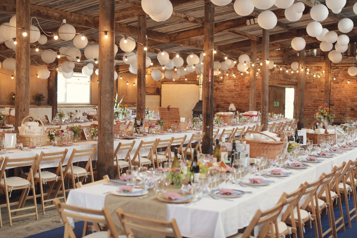 Laure de Sagazan colourful barn wedding 4 1