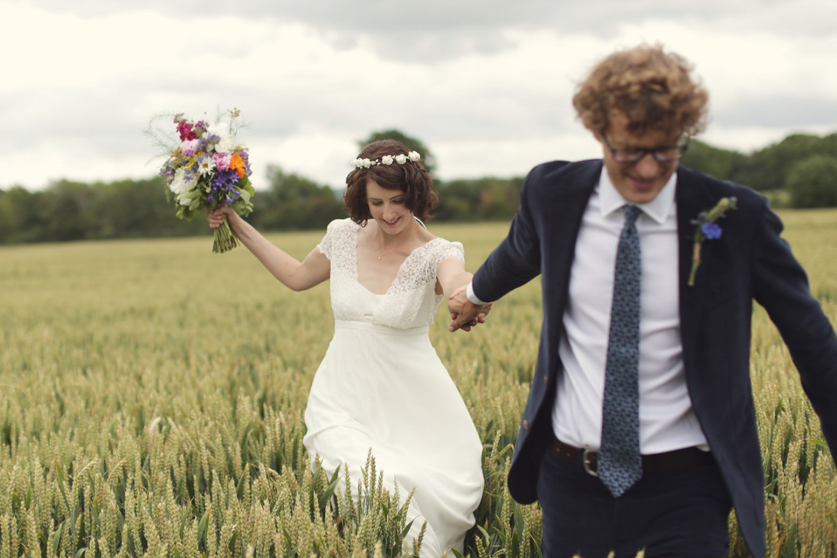 Laure de Sagazan colourful barn wedding 45 1