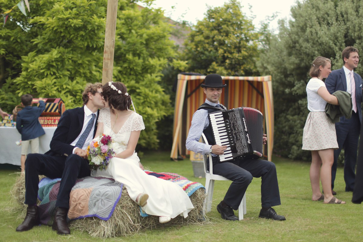 Laure de Sagazan colourful barn wedding 5 1