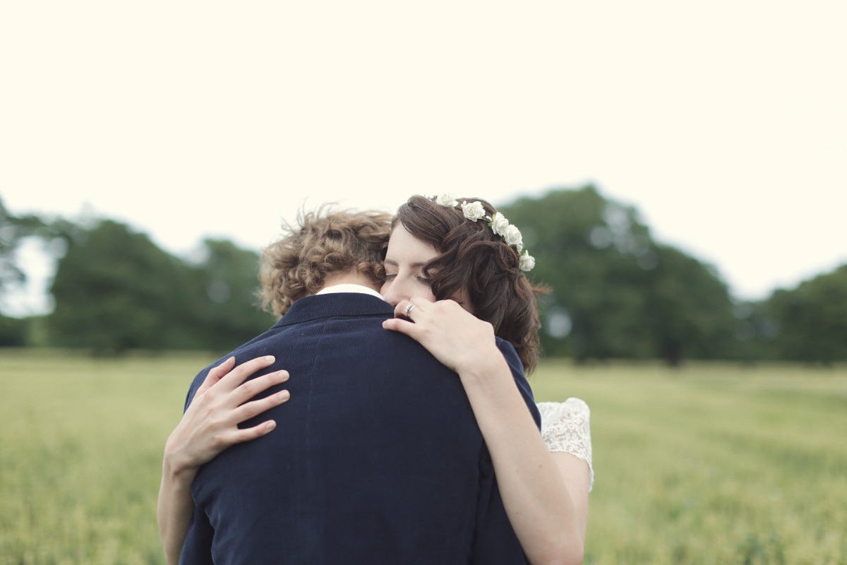 Laure de Sagazan colourful barn wedding 52 1