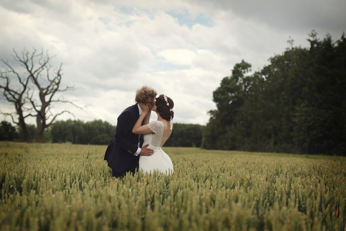 Laure de Sagazan colourful barn wedding 53 1