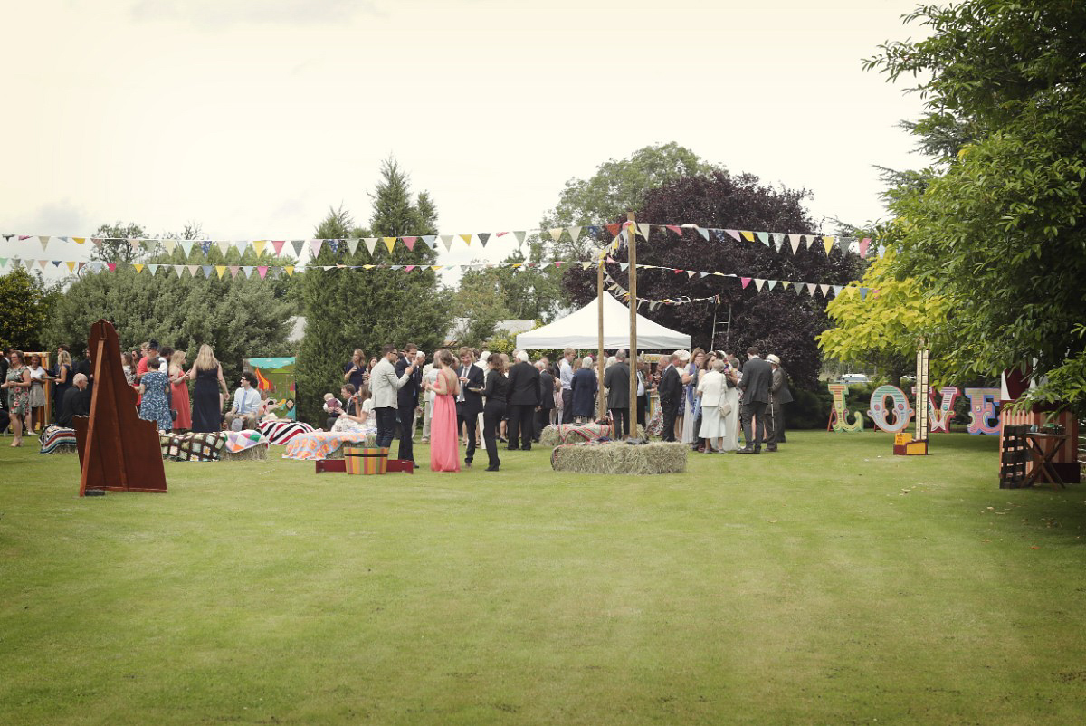 Laure de Sagazan colourful barn wedding 62 1