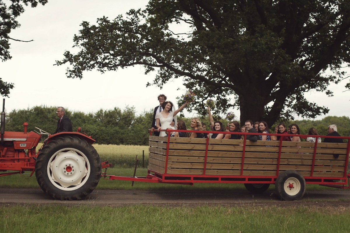 Laure de Sagazan colourful barn wedding 76 1