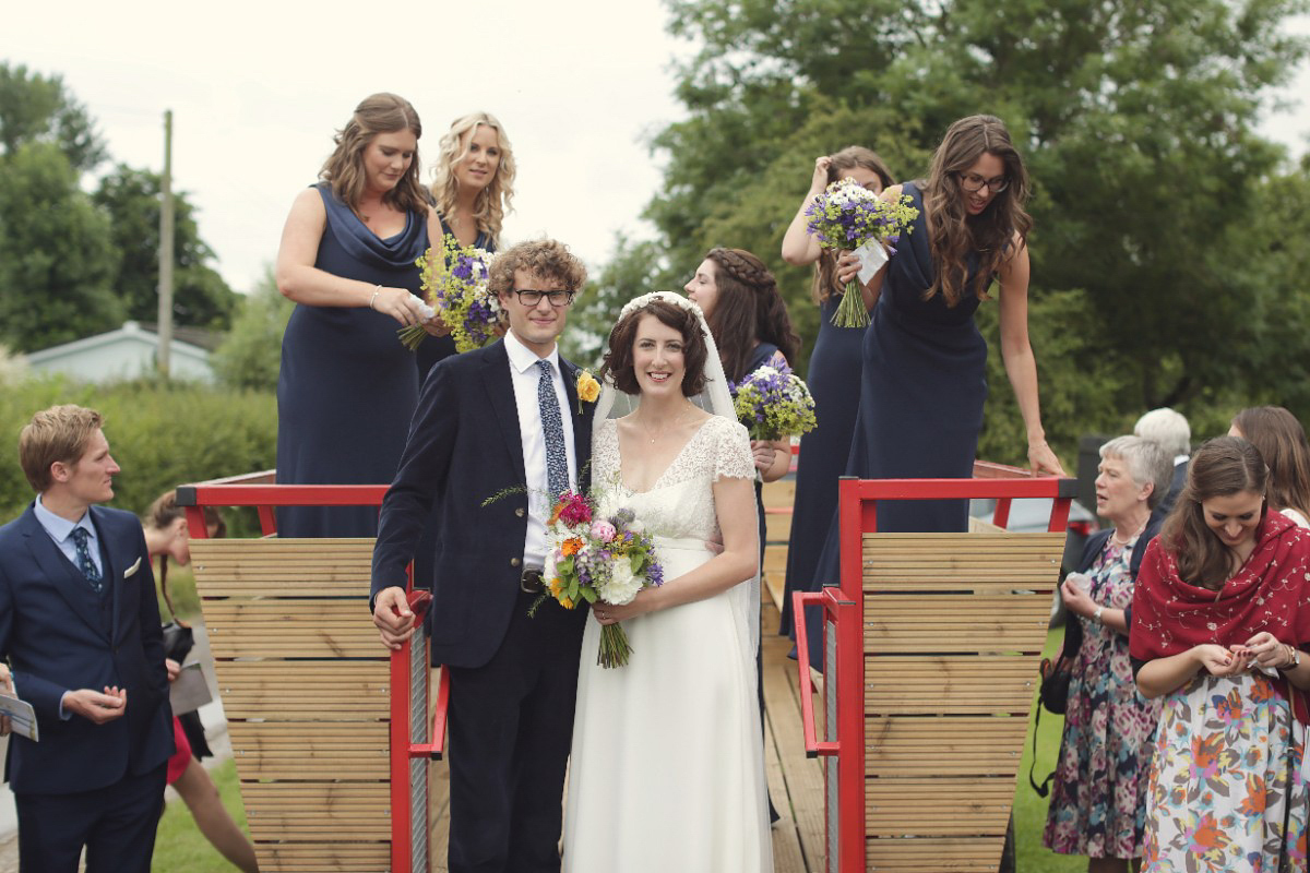 Laure de Sagazan colourful barn wedding 82 1