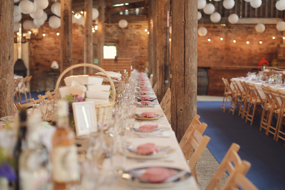 Laure de Sagazan colourful barn wedding 9 1