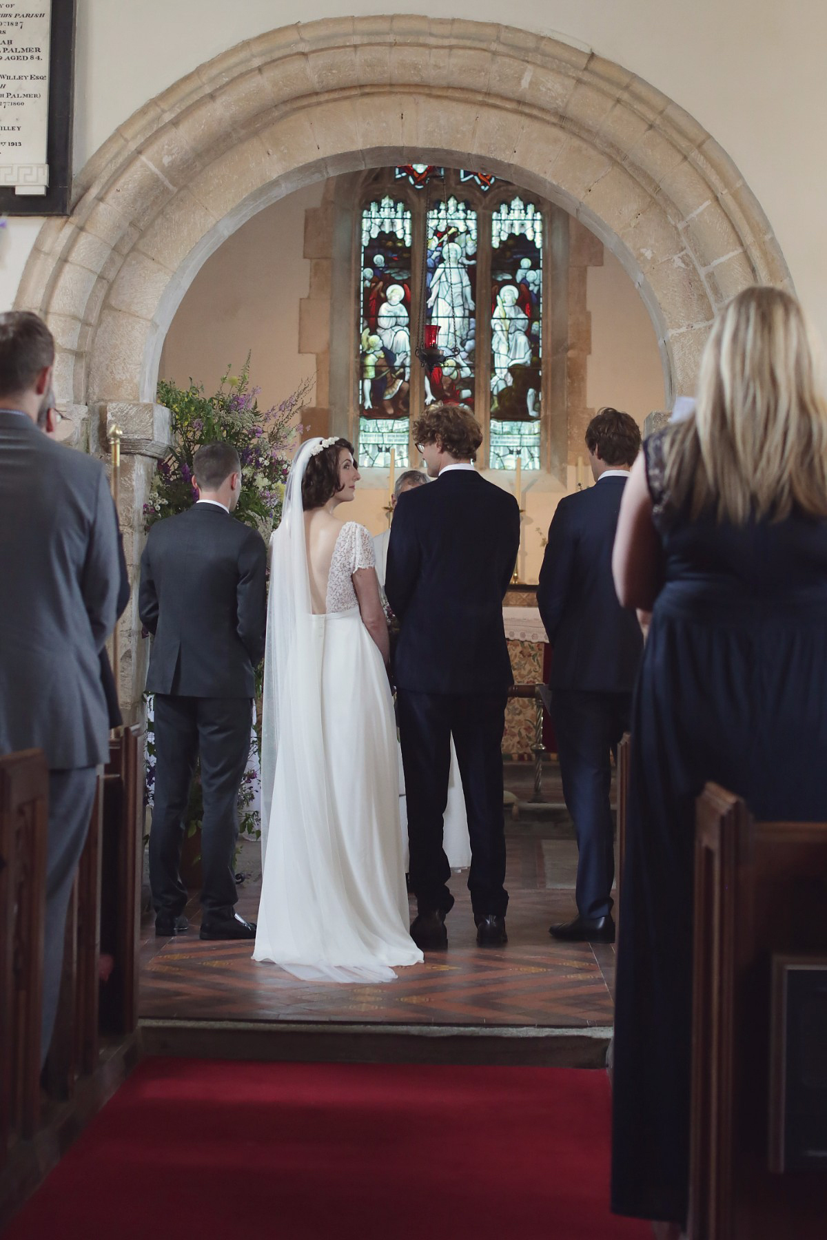 Laure de Sagazan colourful barn wedding 90 1