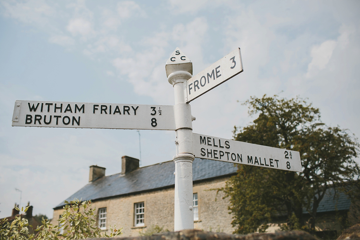 colourful relaxed somerset summer wedding 2 1