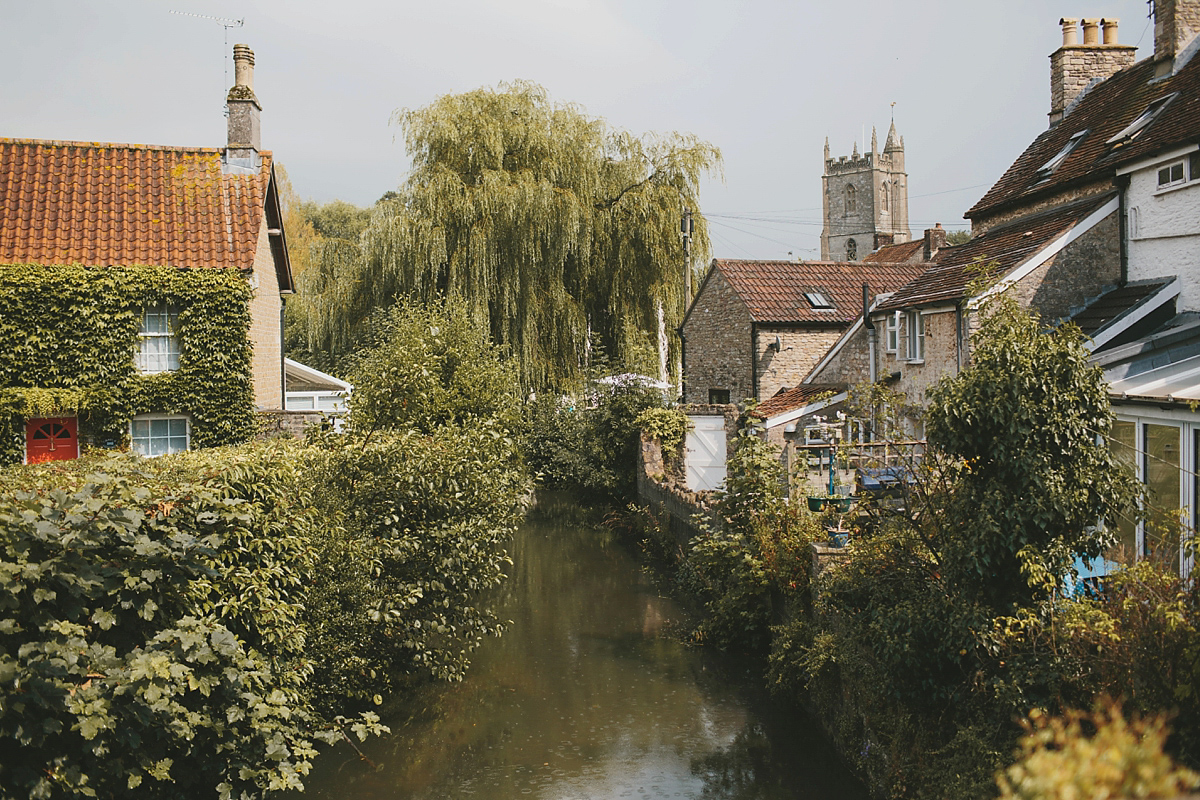 colourful relaxed somerset summer wedding 3 1