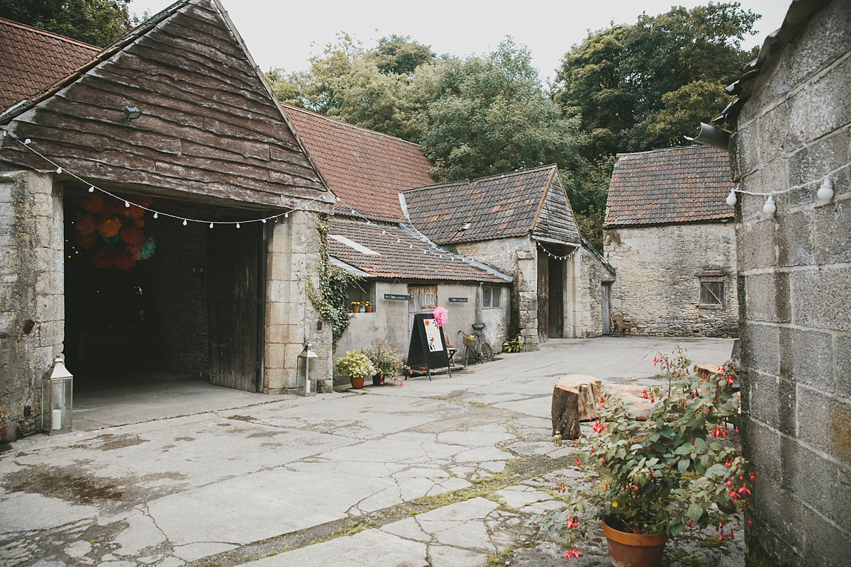 colourful relaxed somerset summer wedding 40 1