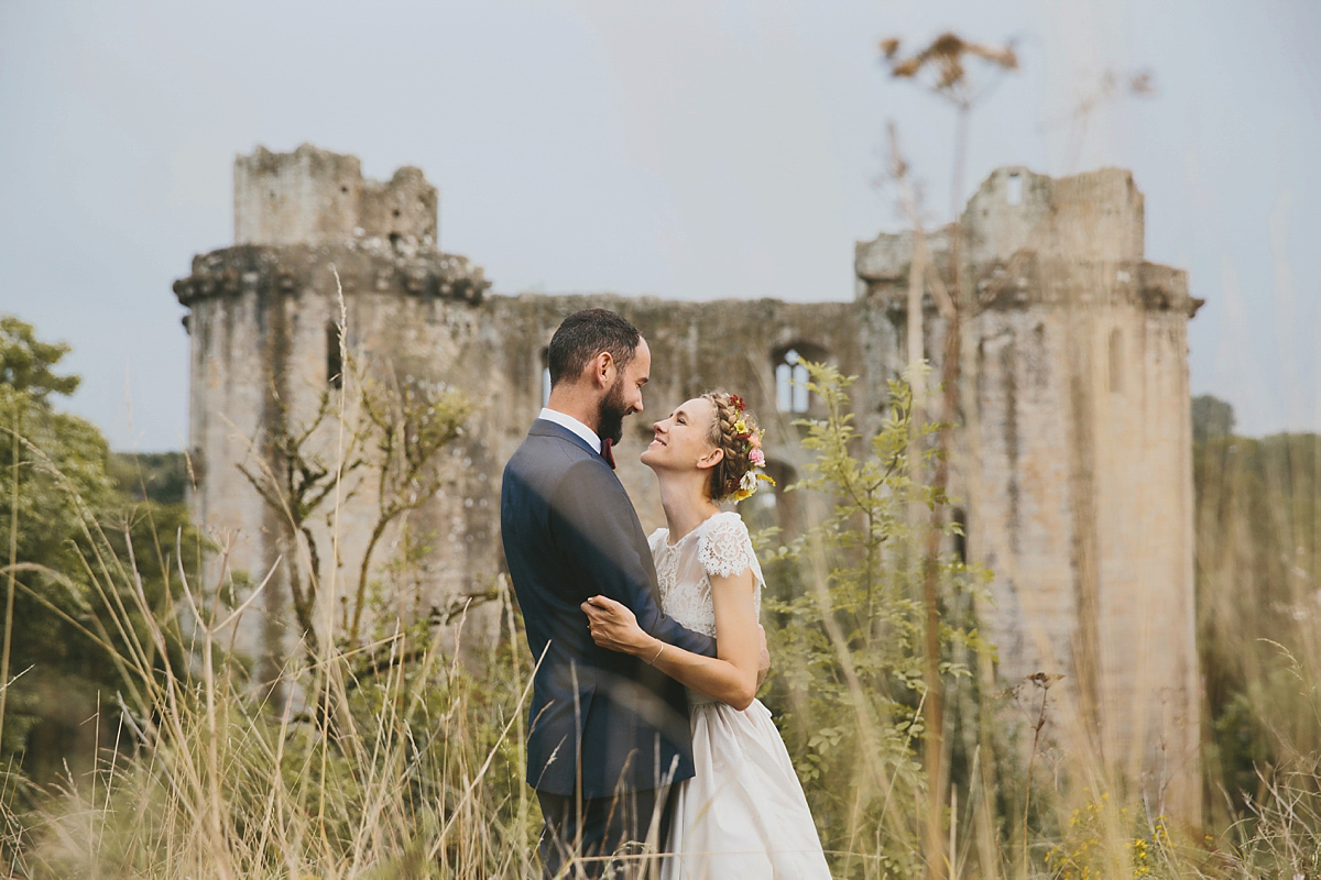 colourful relaxed somerset summer wedding 57 1