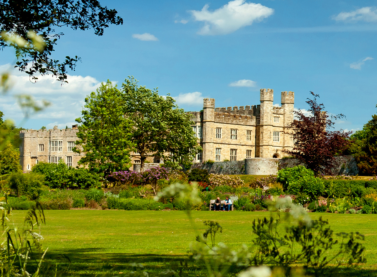 25 Summer Castle - Weddings At Leeds Castle in Kent 25 Summer Castle