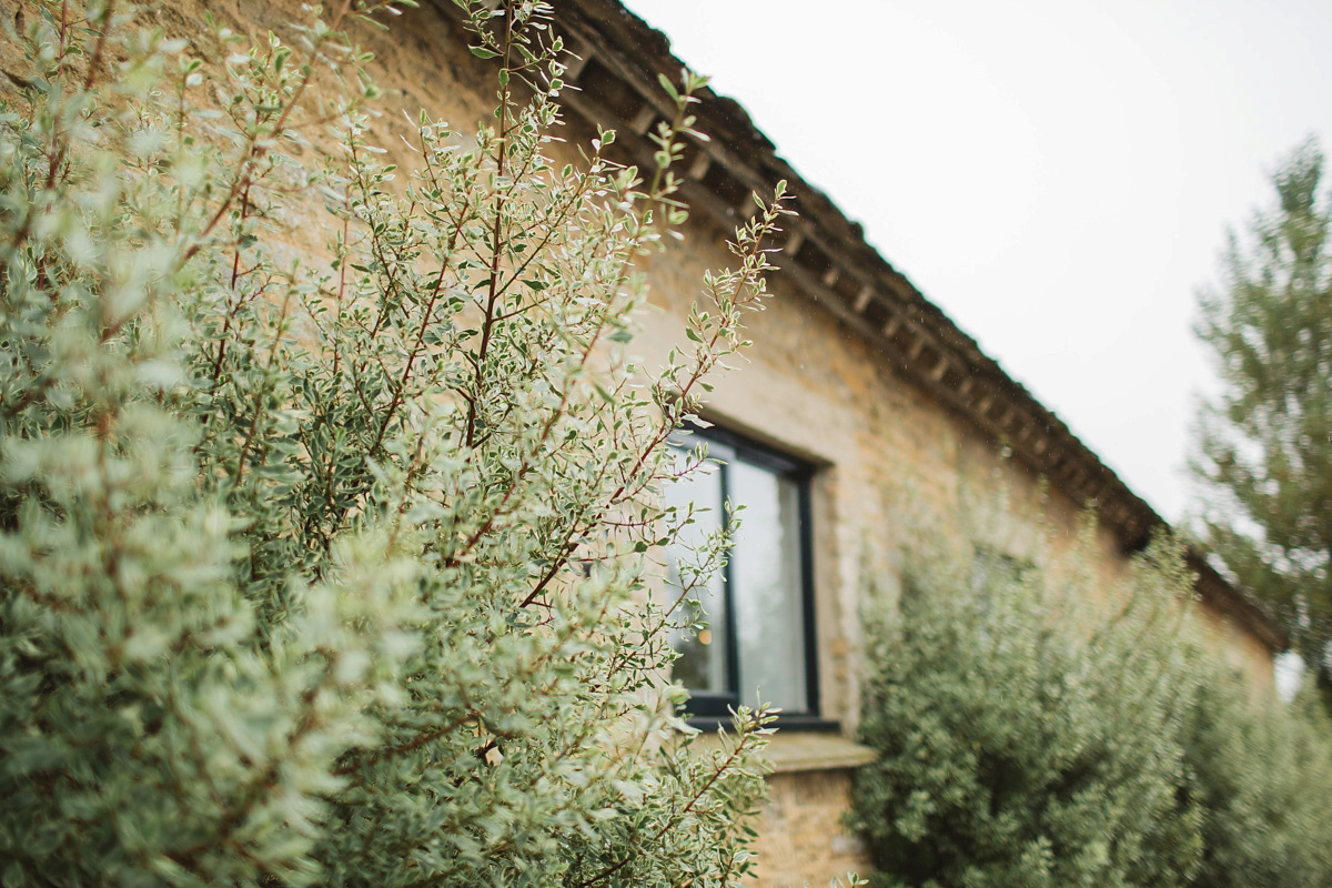 pronovias elegant cotswolds wedding 1 1 - A St Patrick by Pronovias Gown for an Elegant And Rustic Cotswolds Wedding pronovias elegant cotswolds wedding 1 1