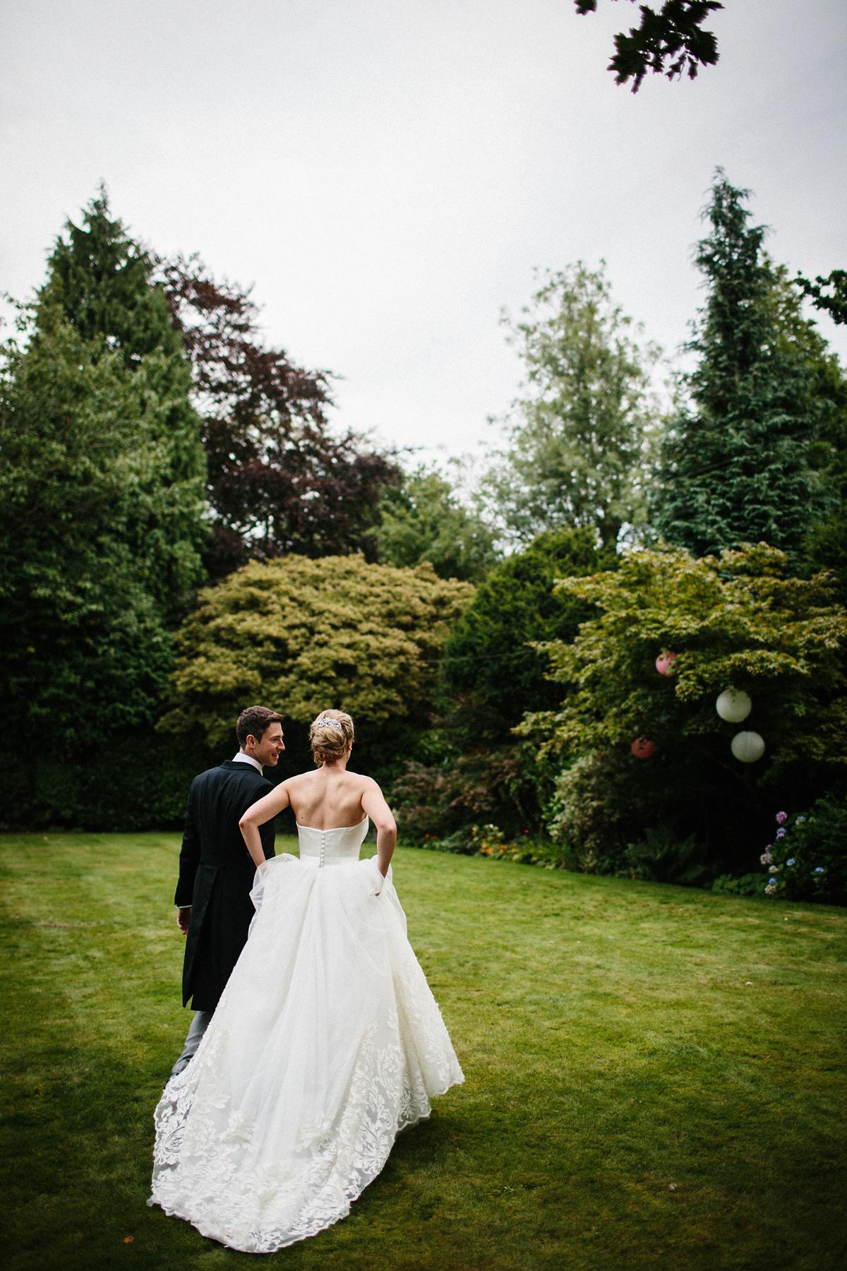 suzanne neville bride garden wedding 16 1 - Suzanne Neville Glamour and Maids in Pale Green Ghost Gowns suzanne neville bride garden wedding 16 1