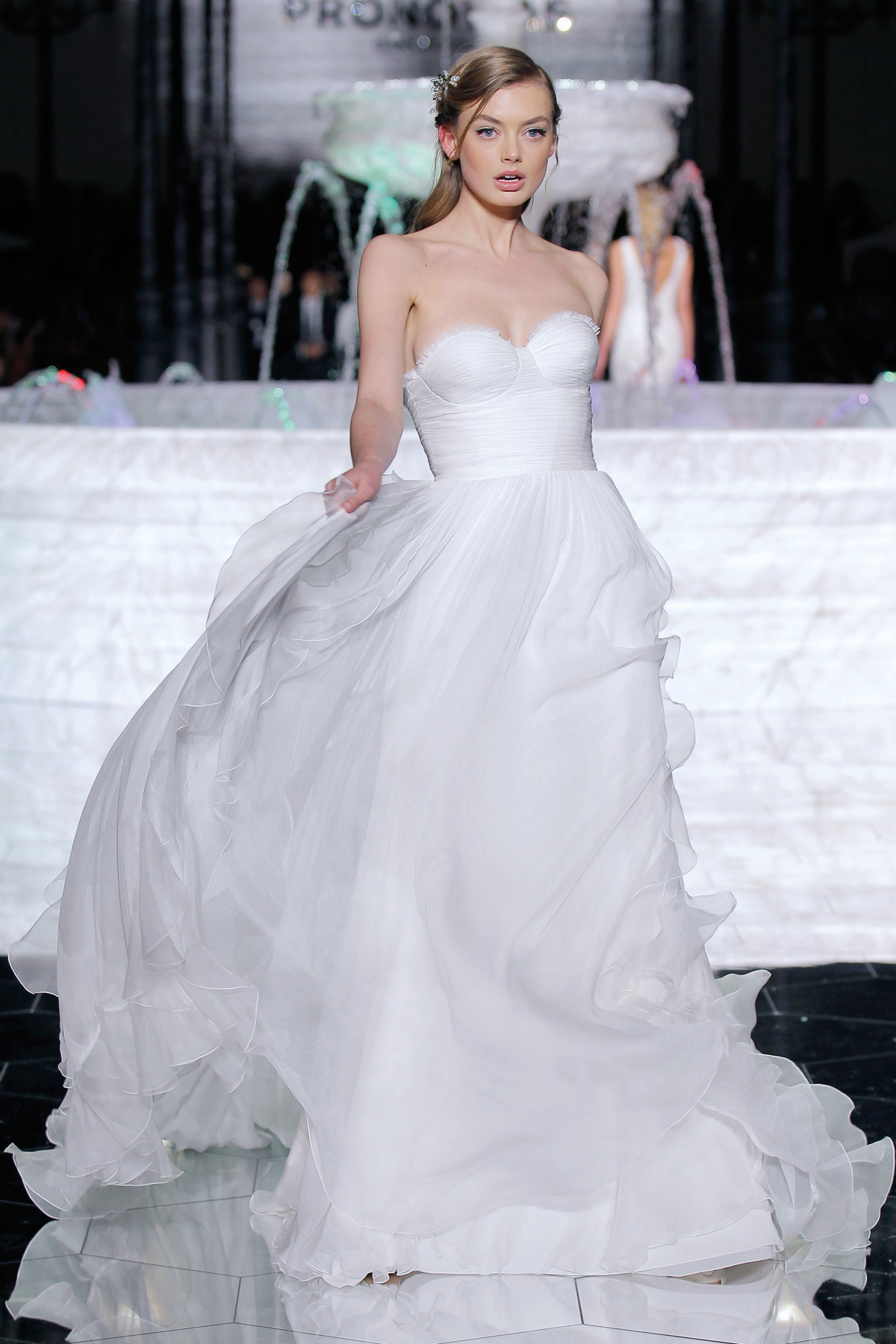 PRONOVIAS FASHION SHOW Relisa