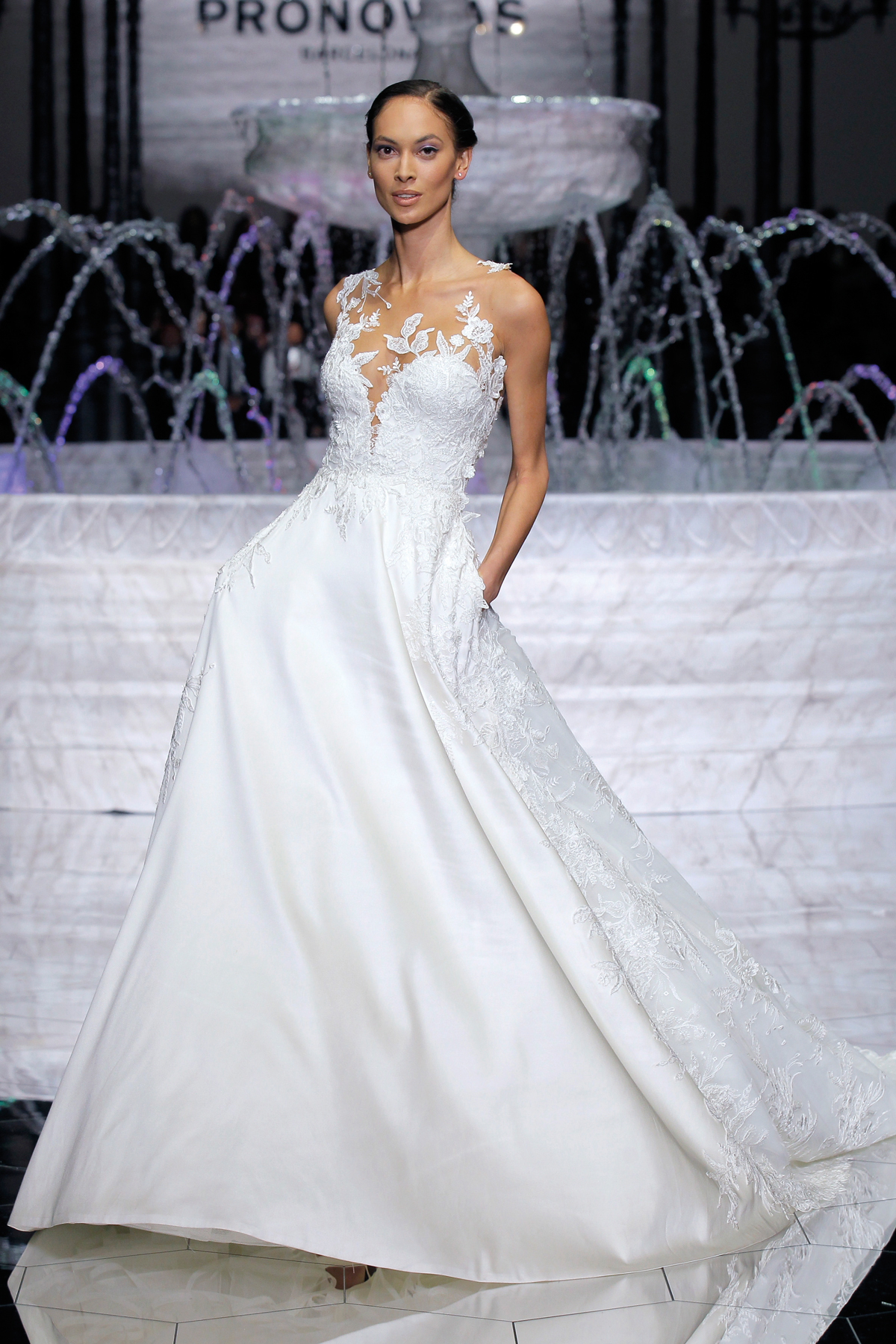 PRONOVIAS FASHION SHOW Ria