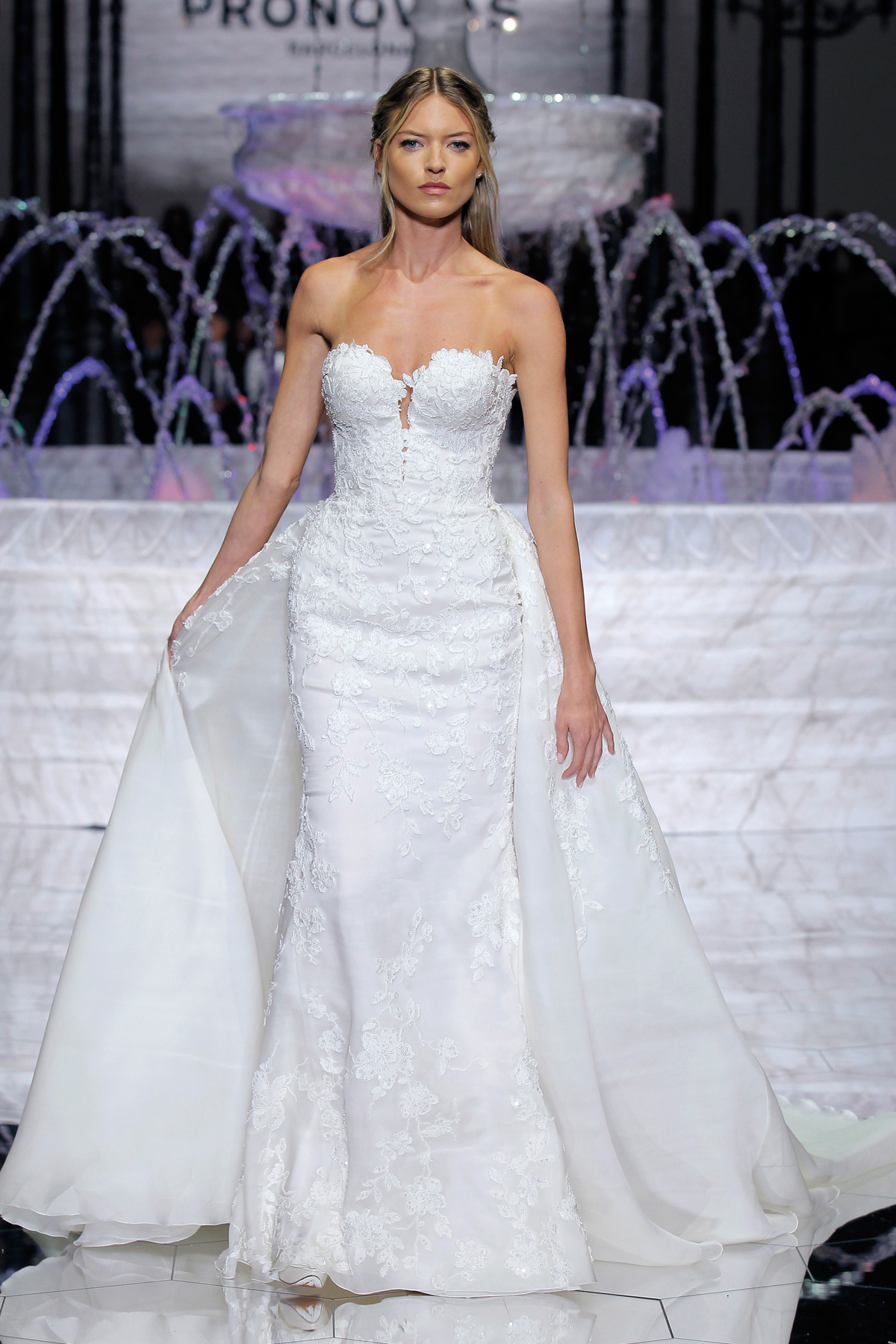 PRONOVIAS FASHION SHOW Rodas