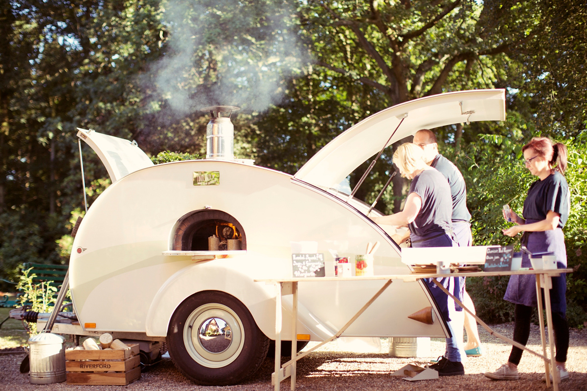 quintessentially english country garden wedding 3 1