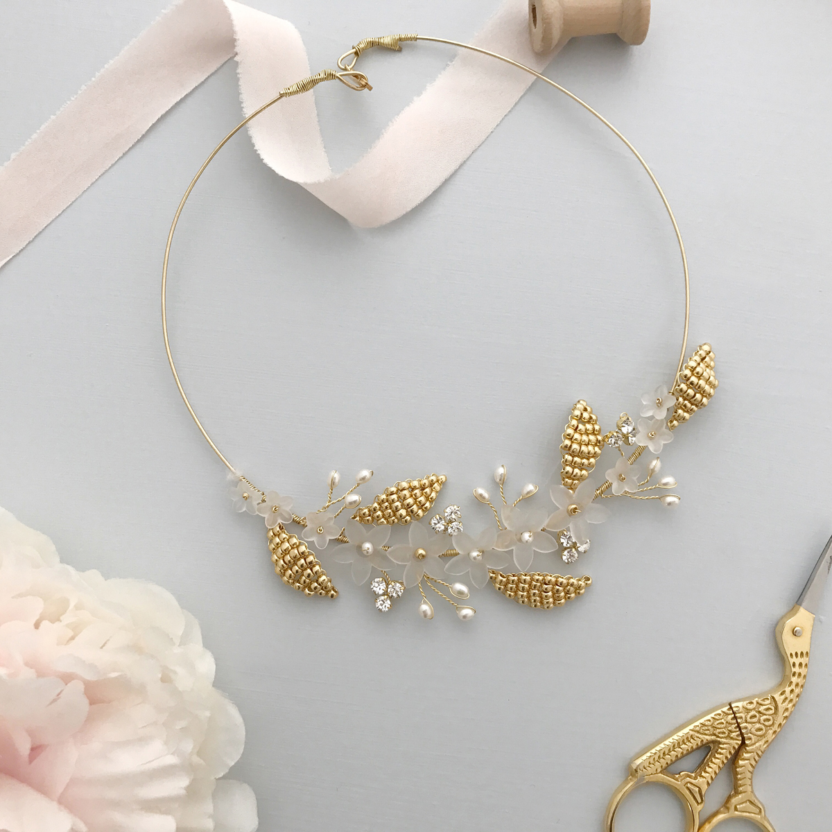 Gold leaf floral wedding necklace Clover 2