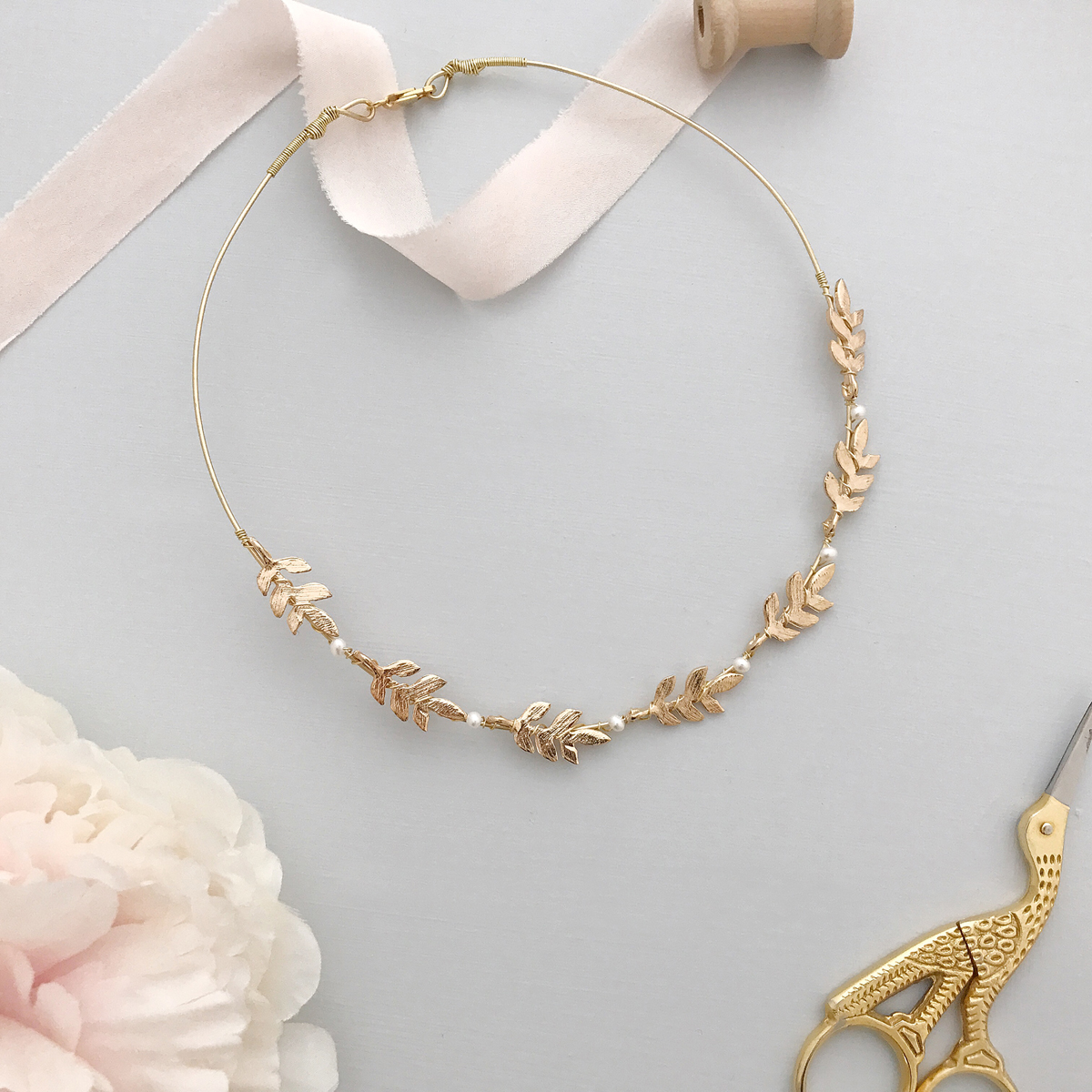 Gold leaf wedding necklace Avanie 1 2