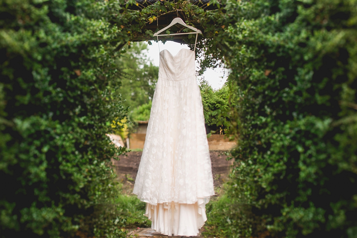 halfpenny london bride fun tipi wedding 1