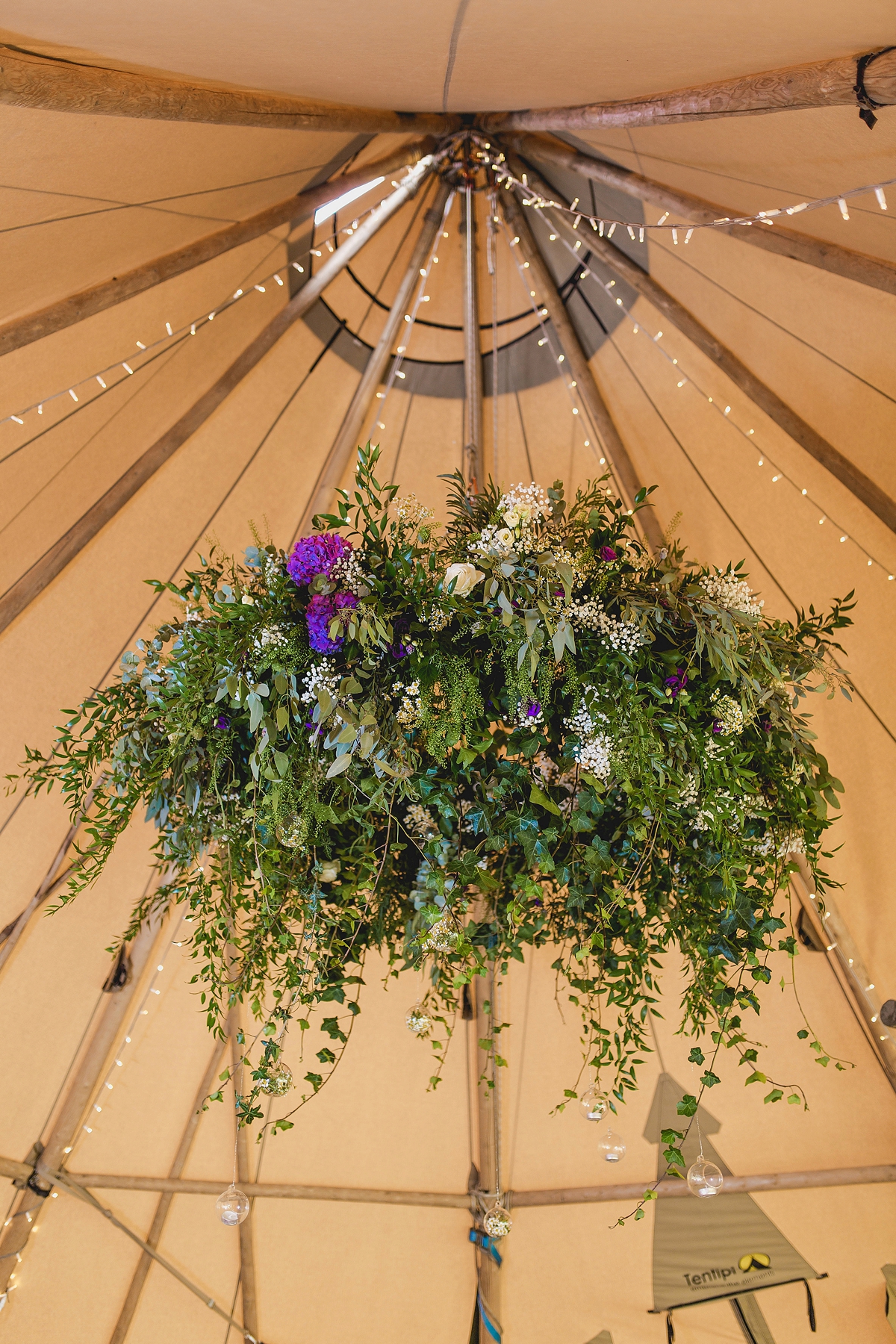 halfpenny london bride fun tipi wedding 28