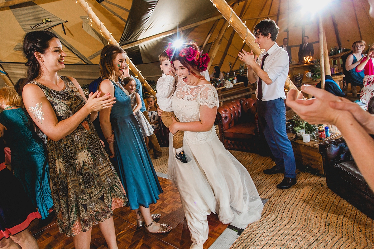 halfpenny london bride fun tipi wedding 55