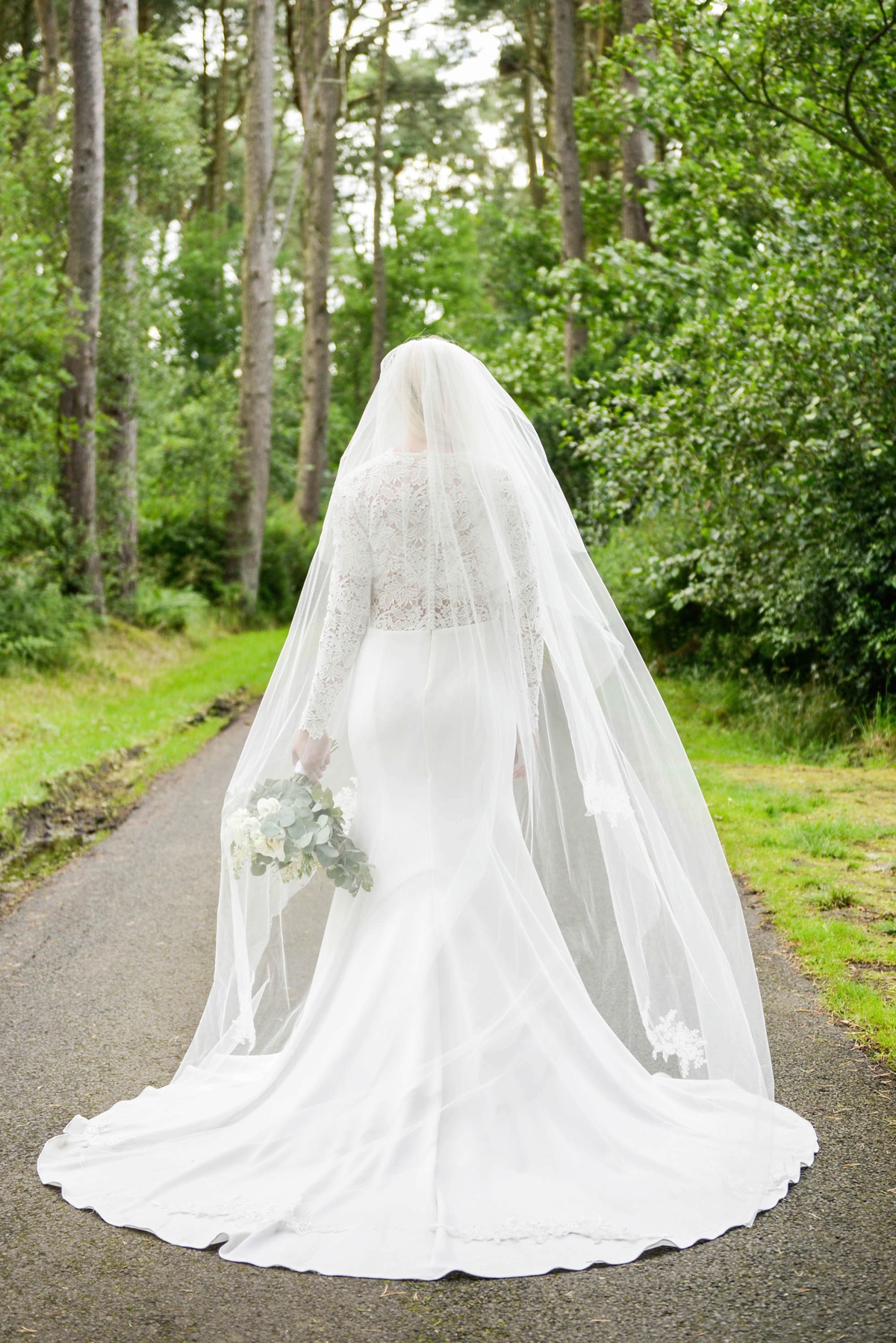 tara keely elegant cathedral wedding 27