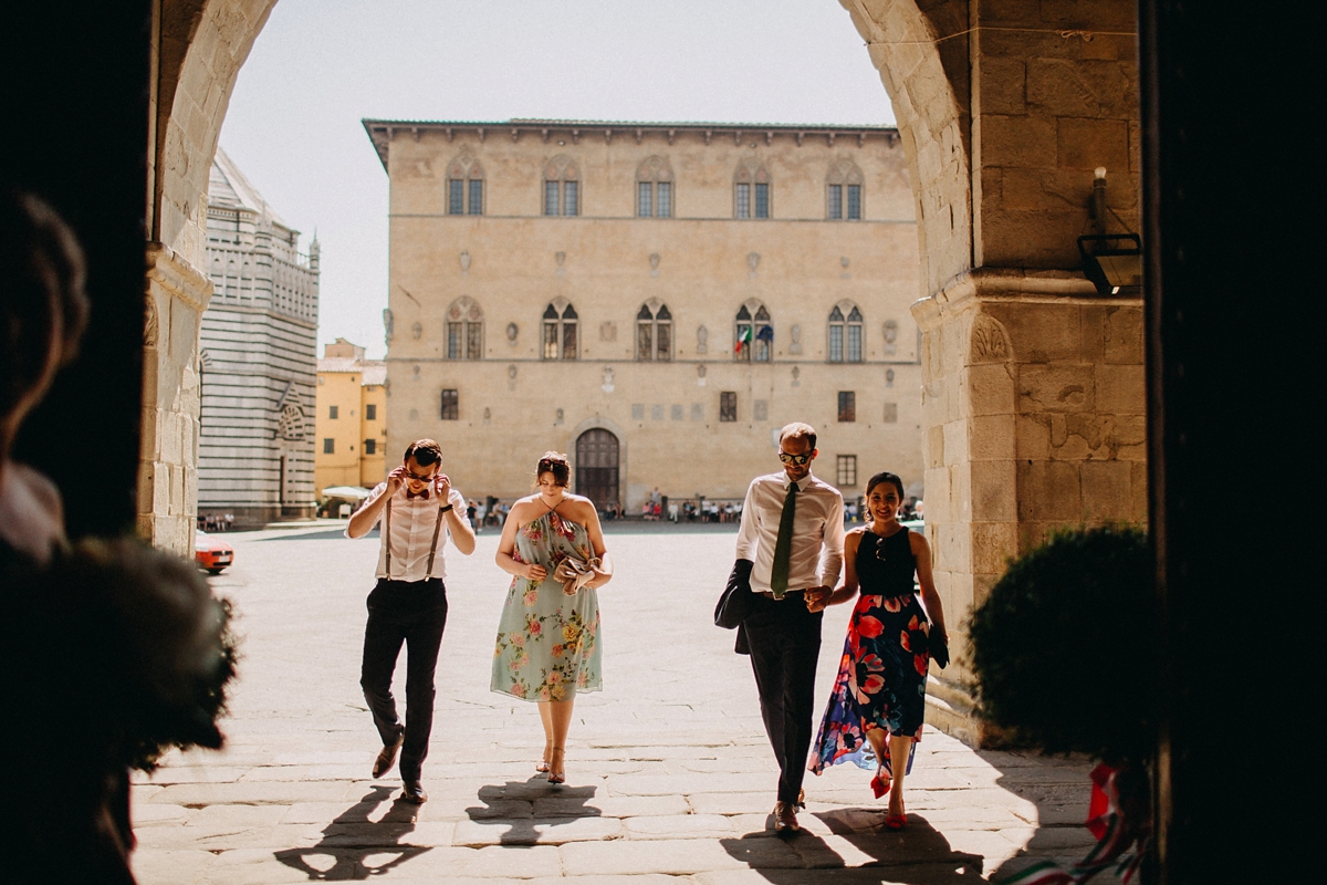 pronovias dolce vita tuscan villa wedding 16