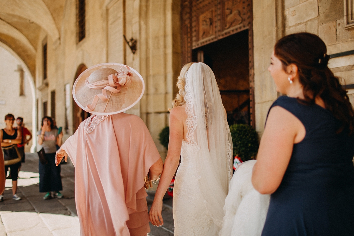 pronovias dolce vita tuscan villa wedding 17