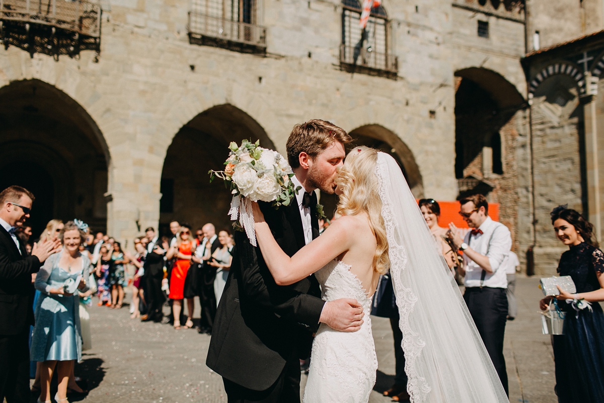 pronovias dolce vita tuscan villa wedding 32