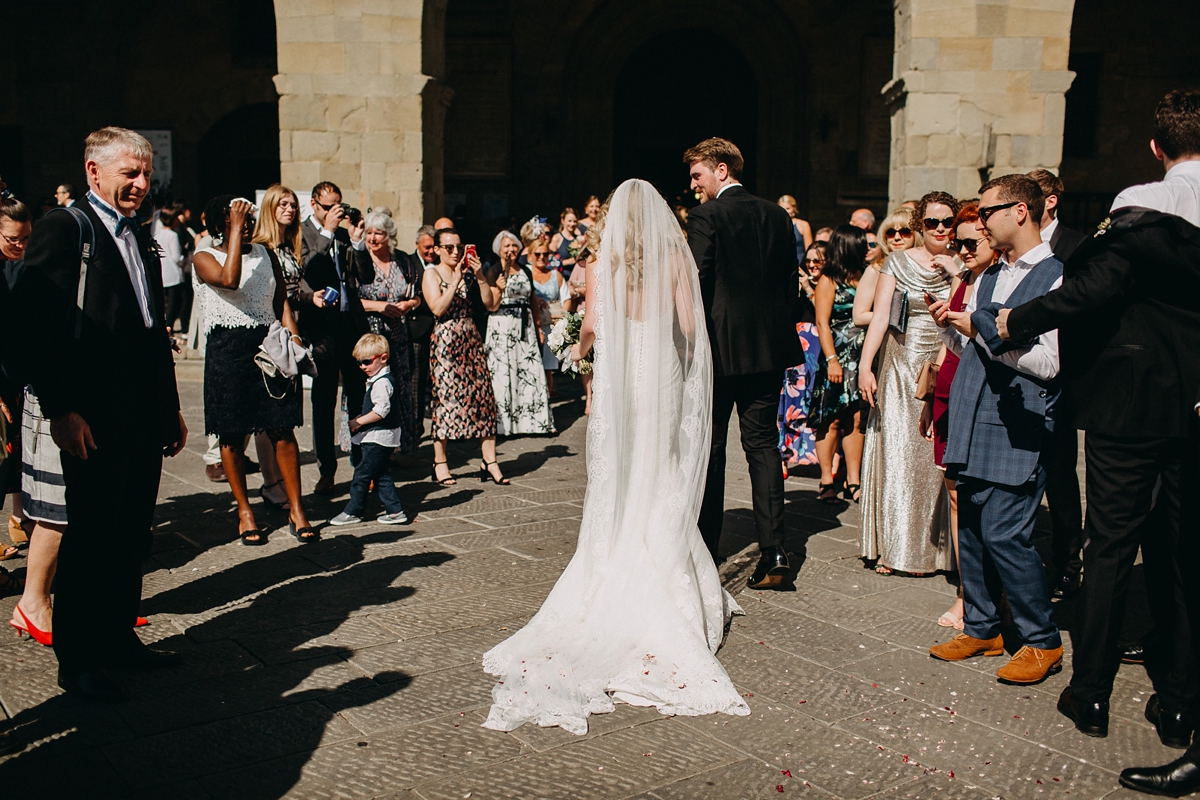 pronovias dolce vita tuscan villa wedding 33