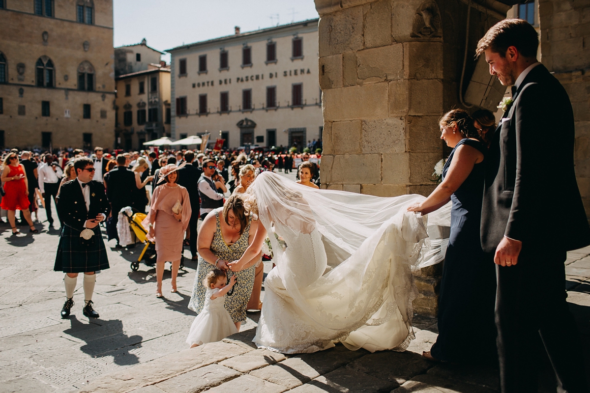 pronovias dolce vita tuscan villa wedding 34