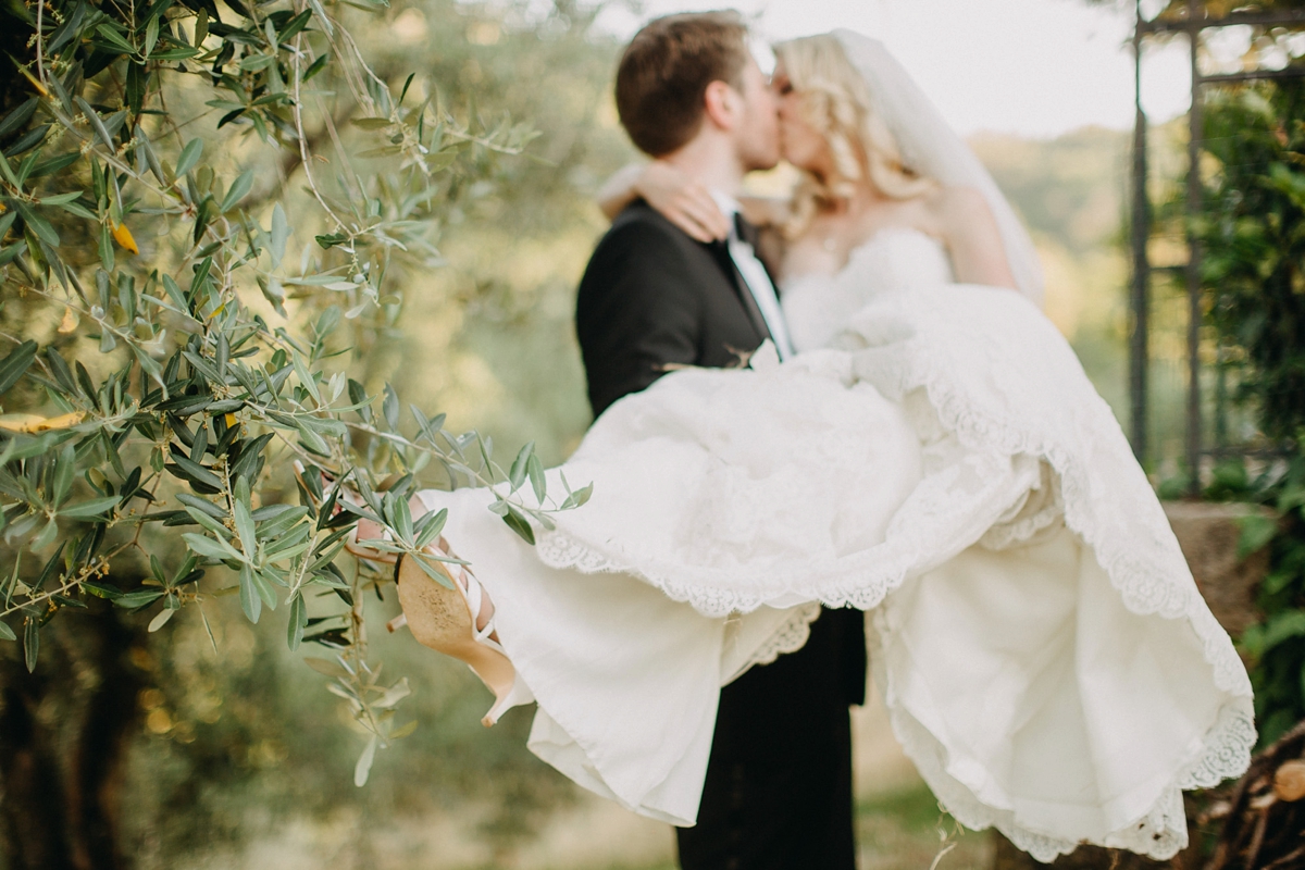 pronovias dolce vita tuscan villa wedding 56