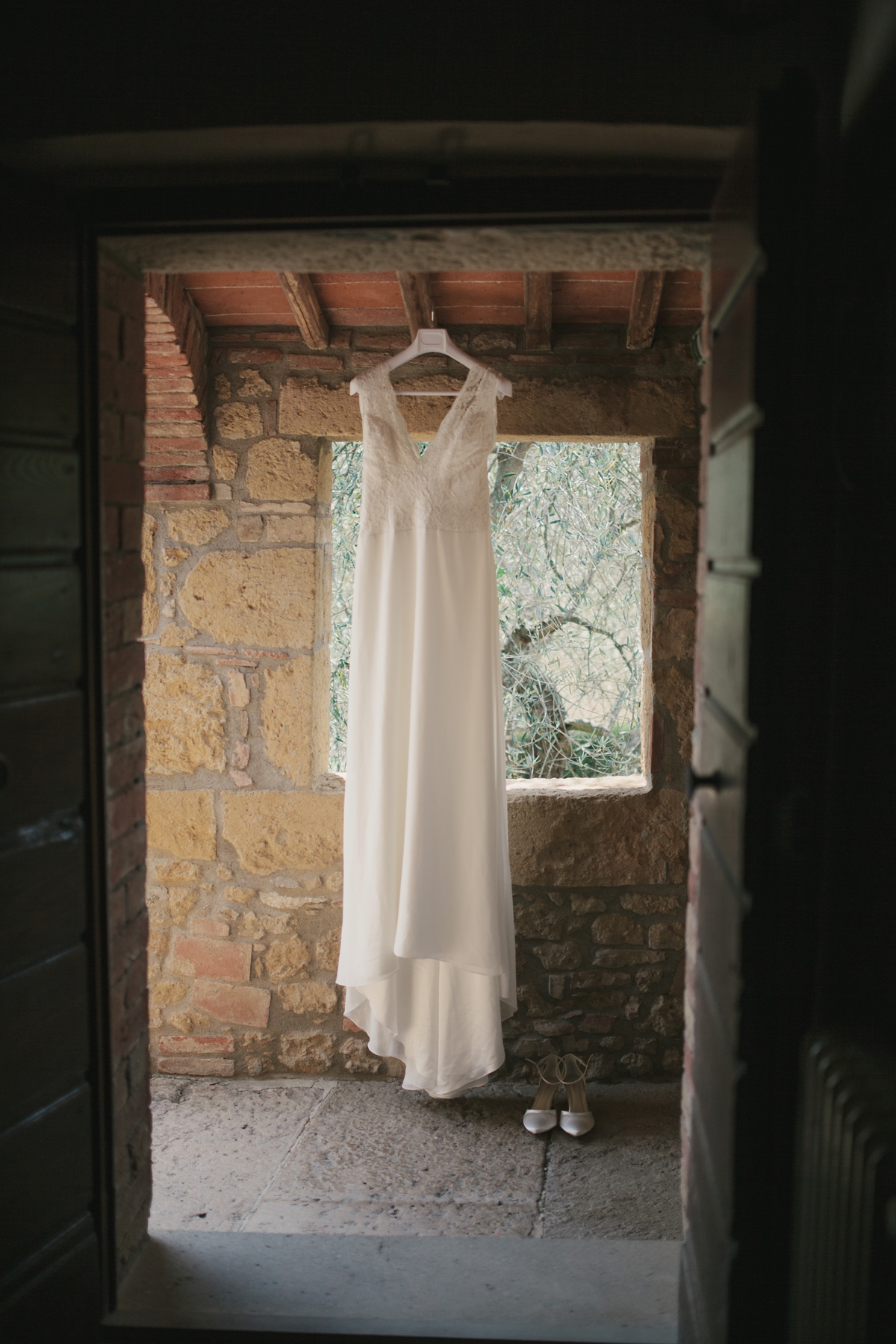 romantic tuscan vineyard wedding 4