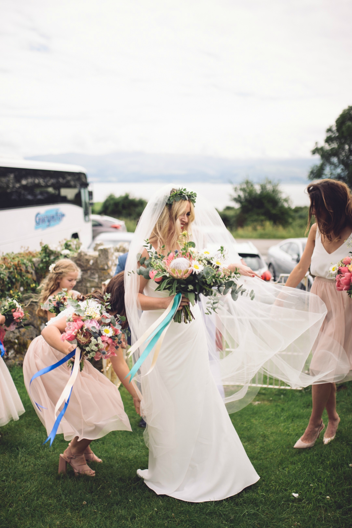 suzanne neville bride garden party wedding 24