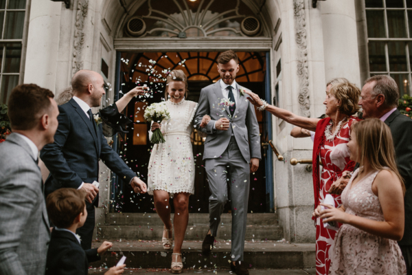 A Short Crochet Dress for an Effortless, Minimal and Chic City Wedding with a 60’s Vibe