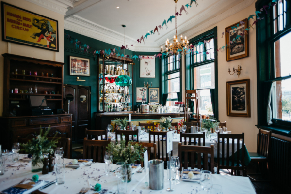 A 1950’s Vintage Lace Gown for an Intimate and Quirky London Pub Wedding