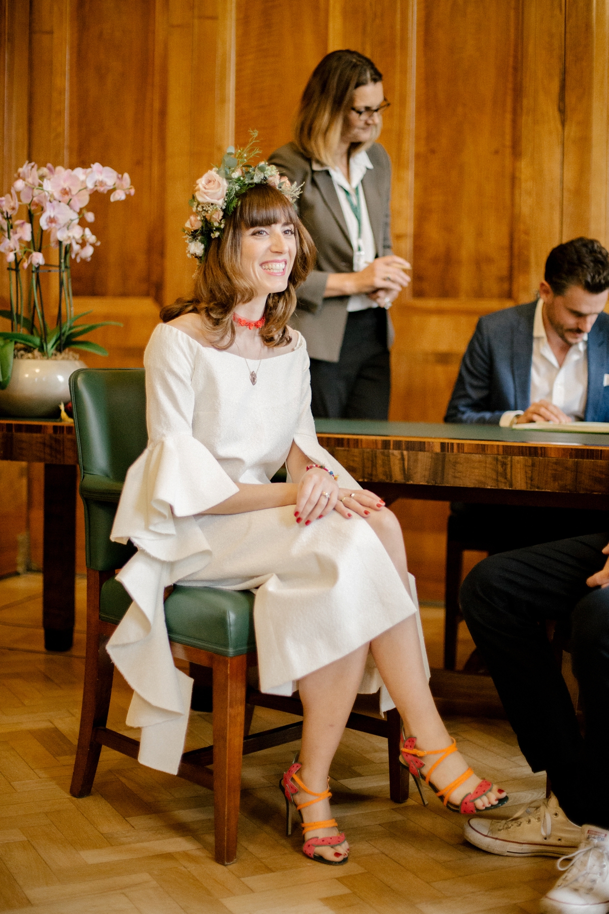 informal modern registry office wedding london 17