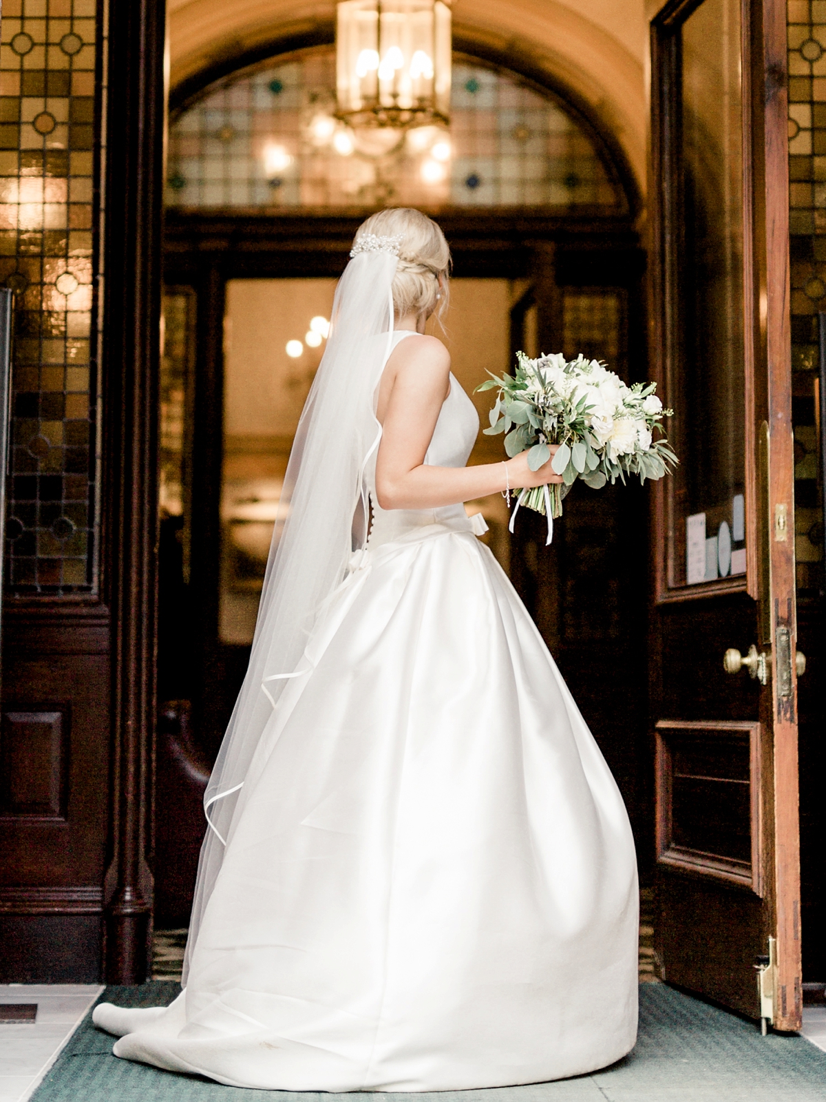 pronovias audrey bride classic elegant english wedding 45