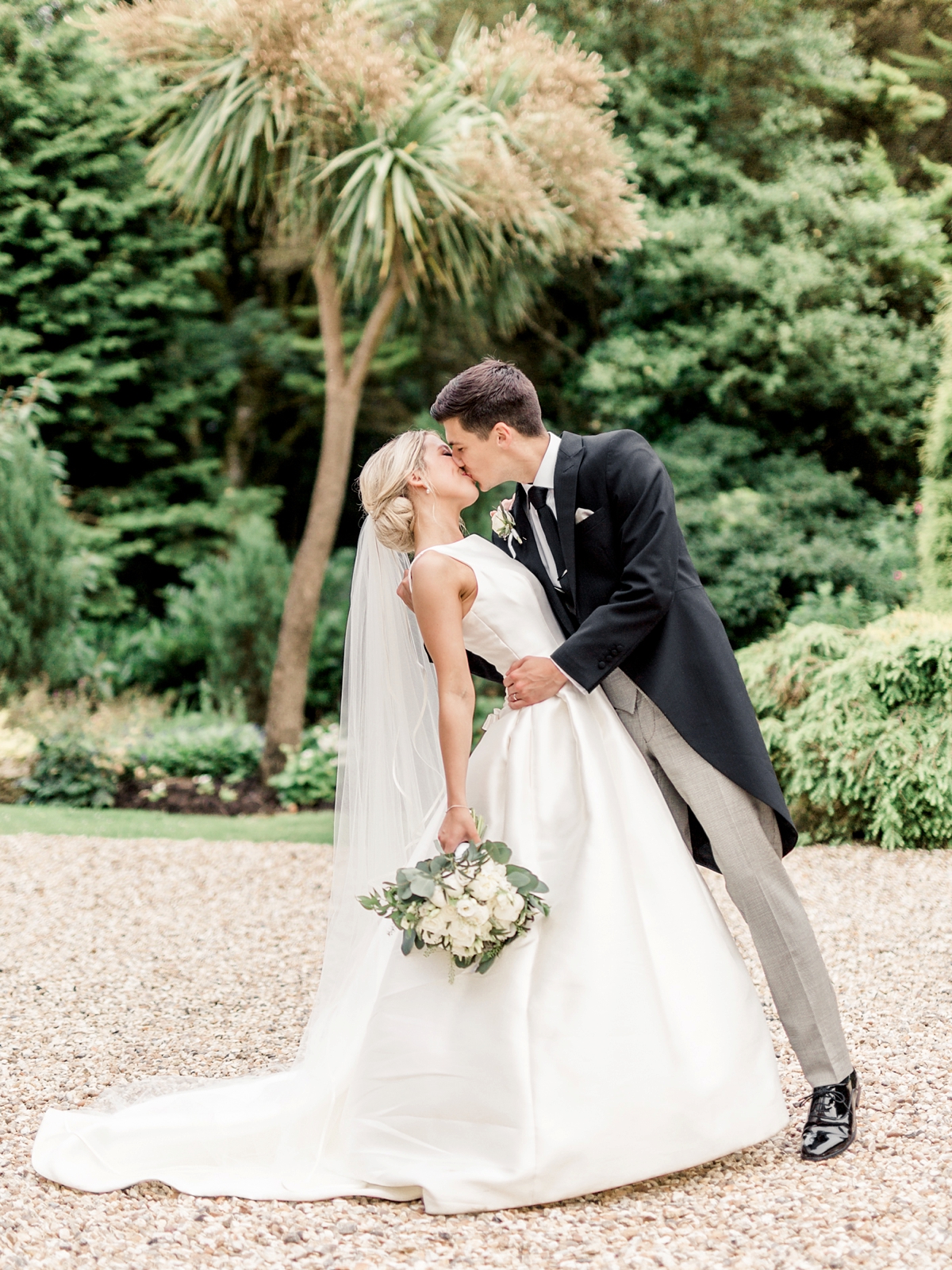 pronovias audrey bride classic elegant english wedding 46